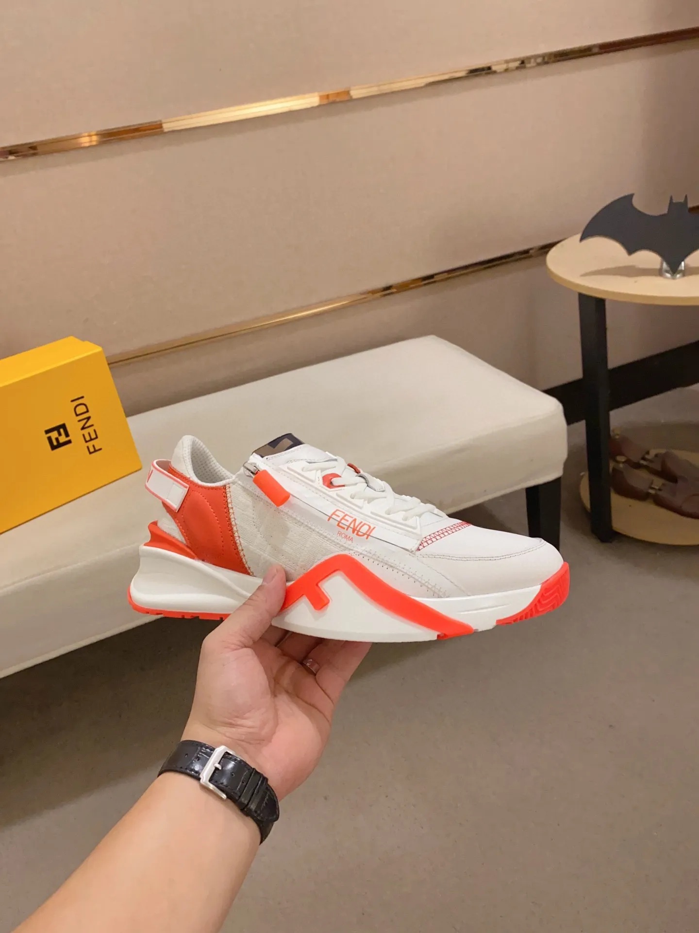 Men's shoes💰: 540💰(Higher version) [Fendi] Fendi's latest casual shoes for men! Available at counters simultaneously! A one-to-one replica of the original. Made entirely of imported top-grain calfskin, the interior is made of top-grain water-dyed cowhide, and the original factory-supplied rubber outsole. Leading new fashion concepts. Matching code: 38-44. 45 can be customized and non-returnable!